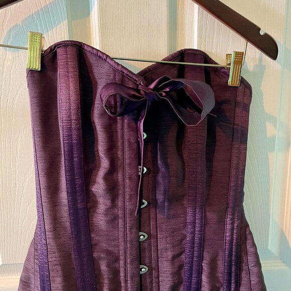 Vintage Overbust Corset - Picture 5 of 7